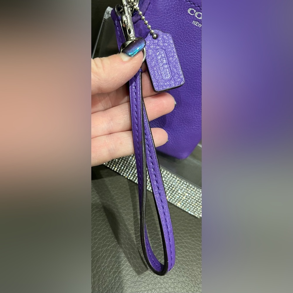 Coach New York Purple Leather Wristlet Clutch - Picture 4 of 8